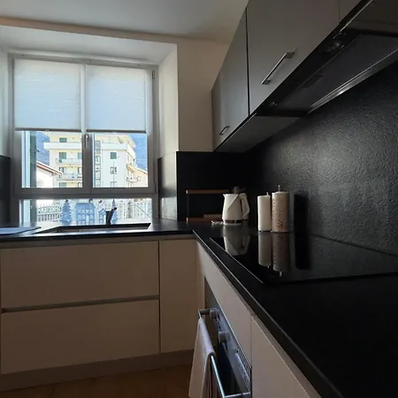בית הארחה Foresteria Dambro -2 Min Walk To Bernina Express טיראנו