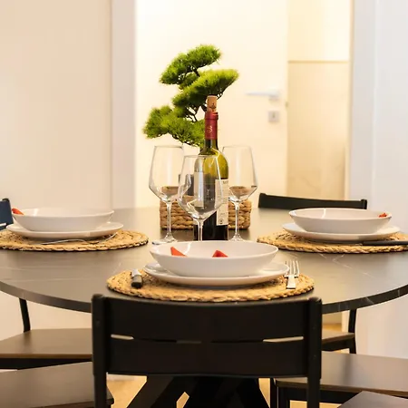 Foresteria Dambro -2 Min Walk To Bernina Express 3* טיראנו
